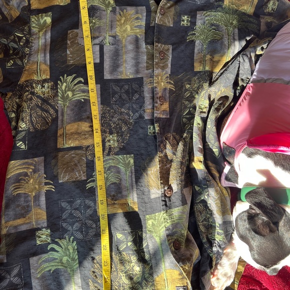 Tommy Bahama Black and Green Tropical Men's Shirt - Picture 3 of 4